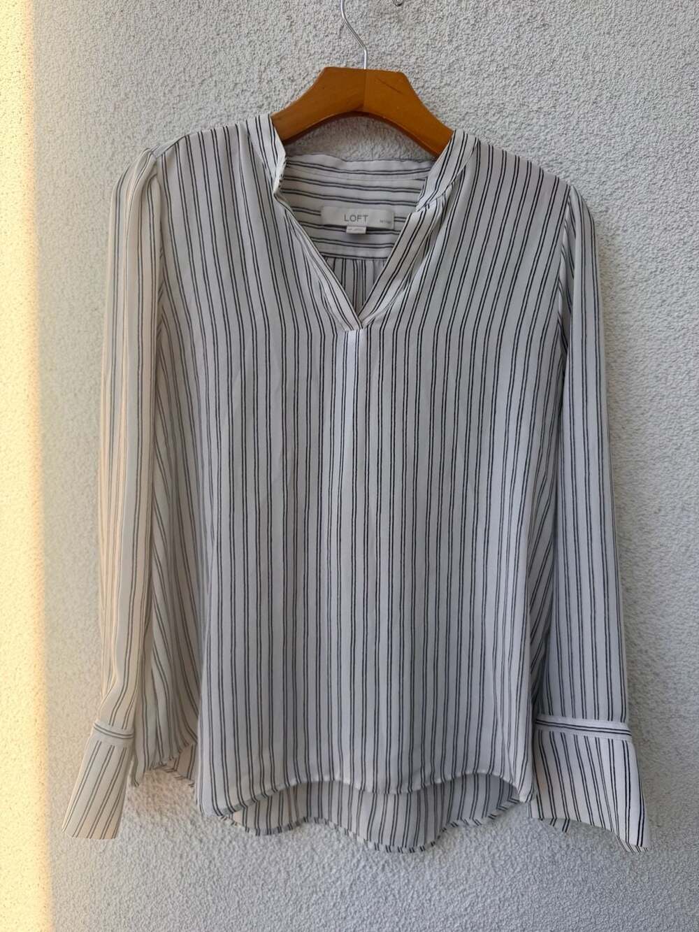 LOFT Petite Black and White Striped Long Sleeve V-Neck Blouse Size MP